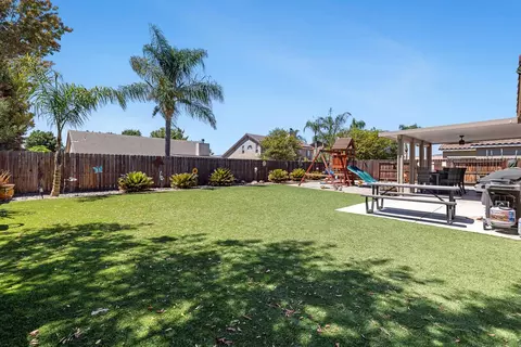 Exterior - 172 Adobe Ct, Coalinga, CA 93210 photo 8 of 9
