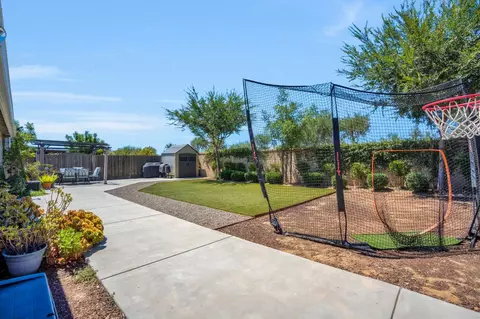 Exterior - 347 Maclure Ave W, Madera, CA 93636 photo 5 of 11