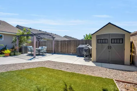 Exterior - 347 Maclure Ave W, Madera, CA 93636 photo 8 of 11