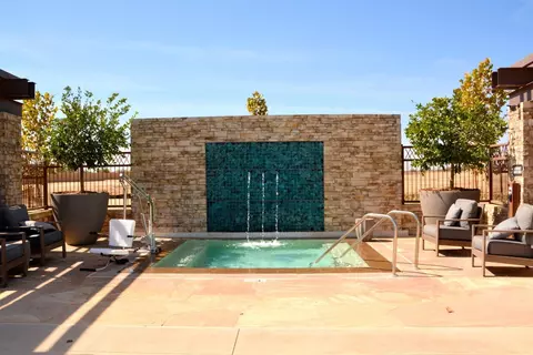 Exterior - 347 Maclure Ave W, Madera, CA 93636 photo 10 of 11