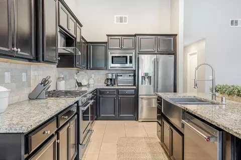 Kitchen - 347 Maclure Ave W, Madera, CA 93636 photo 5 of 5