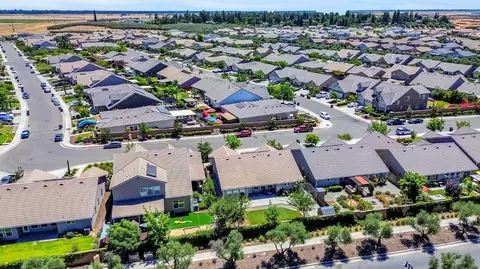 View/Area - 347 Maclure Ave W, Madera, CA 93636 photo 2 of 14