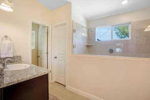 Bath - 347 Maclure Ave W, Madera, CA 93636 photo 1 of 3