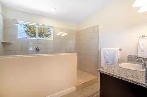 Bath - 347 Maclure Ave W, Madera, CA 93636 photo 2 of 3