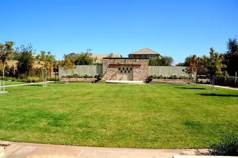Exterior - 347 Maclure Ave W, Madera, CA 93636 photo 11 of 11