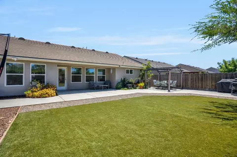 Exterior - 347 Maclure Ave W, Madera, CA 93636 photo 6 of 11