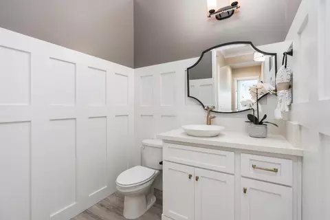 Bath - 1681 N Shirley Ave, Clovis, CA 93619 photo 1 of 7