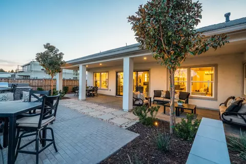 Exterior - 1681 N Shirley Ave, Clovis, CA 93619 photo 2 of 3