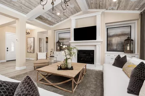 Living - 1681 N Shirley Ave, Clovis, CA 93619 photo 2 of 7
