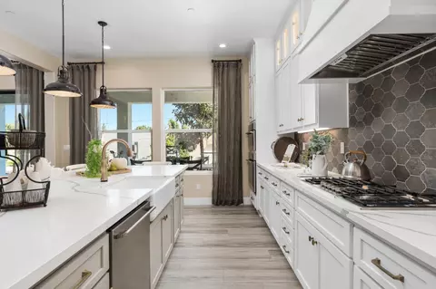 Kitchen - 1681 N Shirley Ave, Clovis, CA 93619 photo 4 of 6