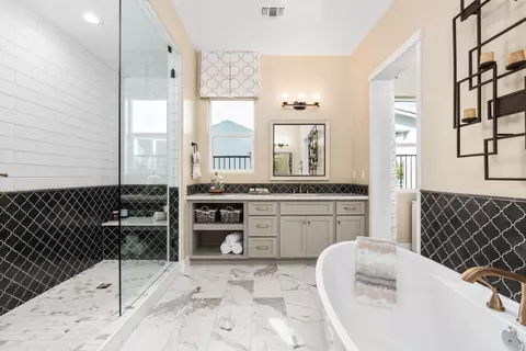 Bath - 1681 N Shirley Ave, Clovis, CA 93619 photo 5 of 7
