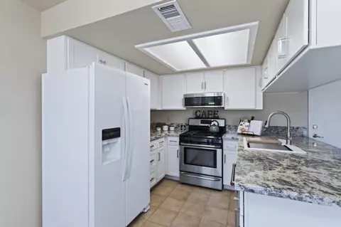 Kitchen - 571 W Pat Dr, Clovis, CA 93612 photo 2 of 2