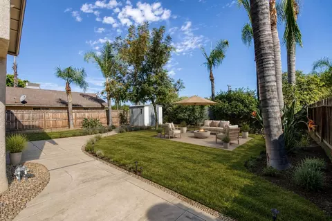 Exterior - 571 W Pat Dr, Clovis, CA 93612 photo 9 of 13
