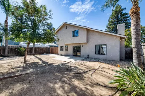 Exterior - 571 W Pat Dr, Clovis, CA 93612 photo 11 of 13