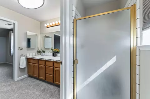 Bath - 571 W Pat Dr, Clovis, CA 93612 photo 4 of 4