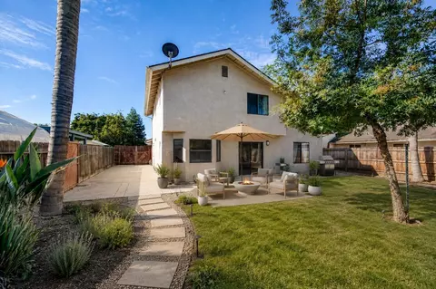 Exterior - 571 W Pat Dr, Clovis, CA 93612 photo 7 of 13