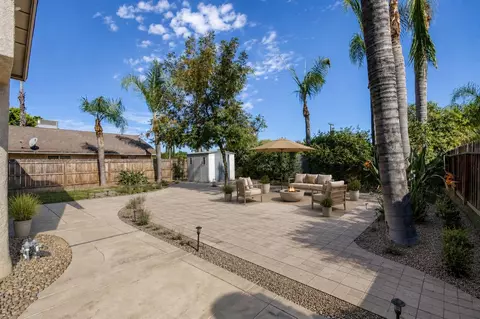 Exterior - 571 W Pat Dr, Clovis, CA 93612 photo 10 of 13