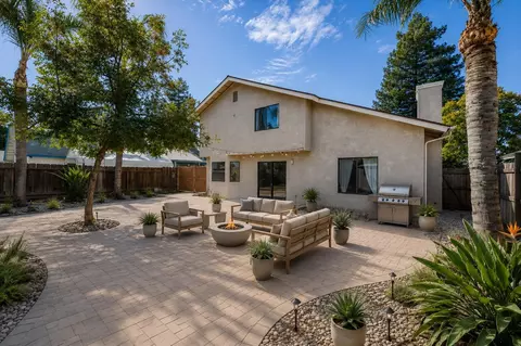 Exterior - 571 W Pat Dr, Clovis, CA 93612 photo 12 of 13
