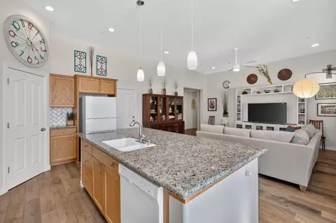 Kitchen - 674 Agua Dulce Ave, Clovis, CA 93619 photo 3 of 4