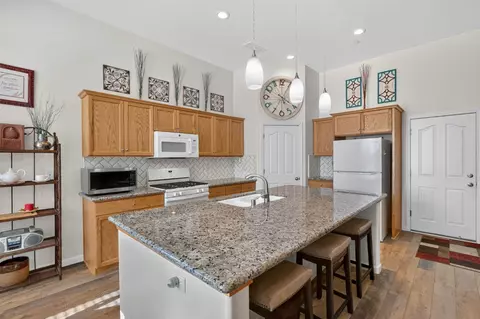 Kitchen - 674 Agua Dulce Ave, Clovis, CA 93619 photo 4 of 4