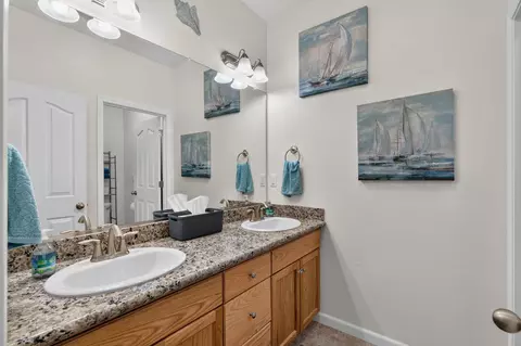 Bath - 674 Agua Dulce Ave, Clovis, CA 93619 photo 3 of 3