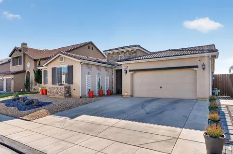 Exterior - 674 Agua Dulce Ave, Clovis, CA 93619 photo 3 of 8