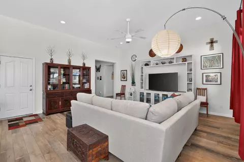 Living - 674 Agua Dulce Ave, Clovis, CA 93619 photo 2 of 2