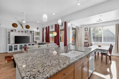 Kitchen - 674 Agua Dulce Ave, Clovis, CA 93619 photo 2 of 4