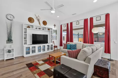 Living - 674 Agua Dulce Ave, Clovis, CA 93619 photo 1 of 2