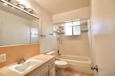 Bath - 1201 Hume Dr, Sanger, CA 93657 photo 2 of 2