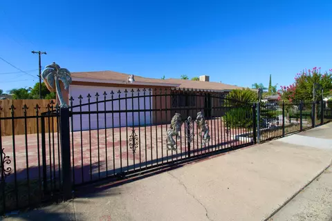 Exterior - 1201 Hume Dr, Sanger, CA 93657 photo 3 of 9