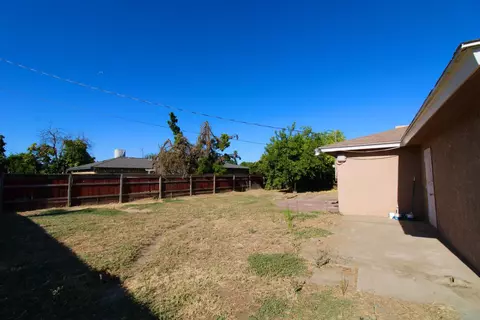 Exterior - 1201 Hume Dr, Sanger, CA 93657 photo 7 of 9
