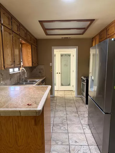 Kitchen - 35303 Bonadelle Ave, Madera, CA 93636 photo 3 of 3
