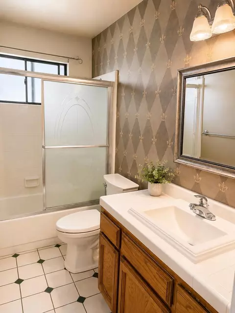 Bath - 35303 Bonadelle Ave, Madera, CA 93636 photo 1 of 4