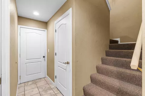 Entry Way - 35303 Bonadelle Ave, Madera, CA 93636 photo 4 of 4