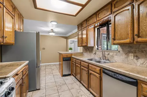 Kitchen - 35303 Bonadelle Ave, Madera, CA 93636 photo 1 of 1
