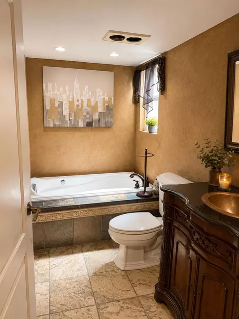 Bath - 35303 Bonadelle Ave, Madera, CA 93636 photo 2 of 4