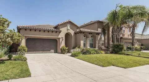 6936 W Wrenwood Ln, Fresno, CA 93723