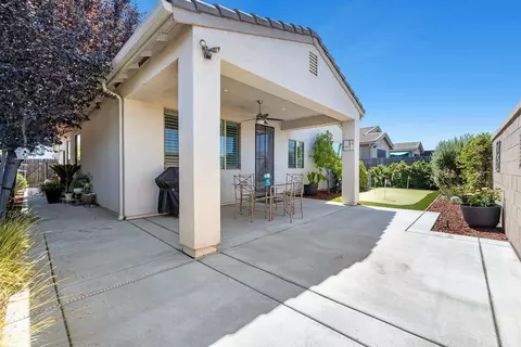 Exterior - 1016 Lindsay Ln, Clovis, CA 93619 photo 5 of 6