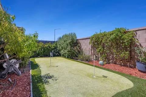Exterior - 1016 Lindsay Ln, Clovis, CA 93619 photo 2 of 6
