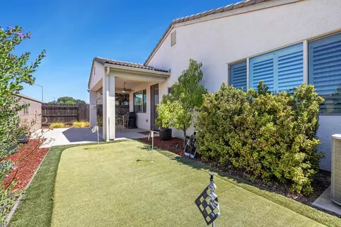 Exterior - 1016 Lindsay Ln, Clovis, CA 93619 photo 3 of 6