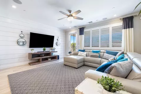Living - 1016 Lindsay Ln, Clovis, CA 93619 photo 2 of 2