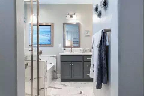 Bath - 1016 Lindsay Ln, Clovis, CA 93619 photo 1 of 4