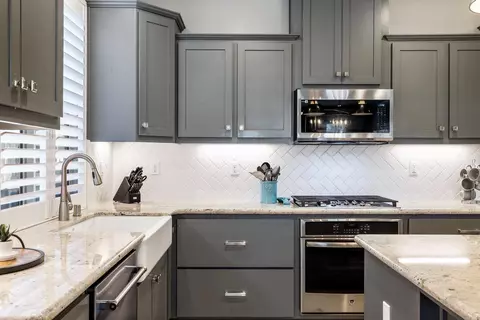 Kitchen - 1016 Lindsay Ln, Clovis, CA 93619 photo 3 of 3