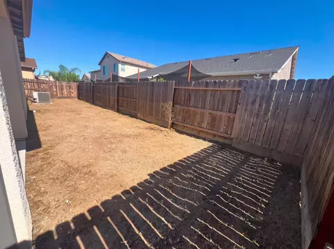 Exterior - 3852 Morris Ave, Clovis, CA 93619 photo 4 of 5