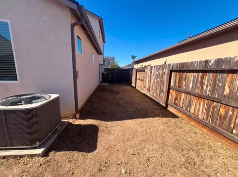 Exterior - 3852 Morris Ave, Clovis, CA 93619 photo 5 of 5