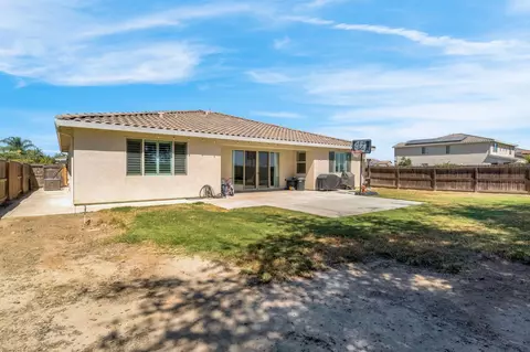 Exterior - 358 N Gleason Ave, Fowler, CA 93625 photo 6 of 8