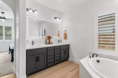 Bath - 358 N Gleason Ave, Fowler, CA 93625 photo 5 of 7