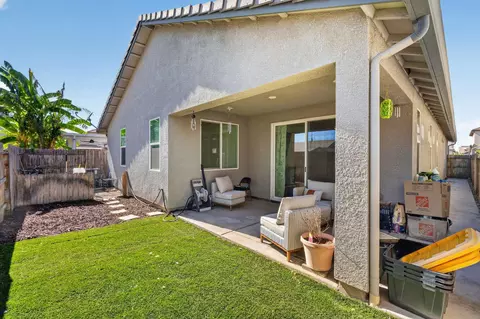 Exterior - 6231 E Berkeley Ave, Fresno, CA 93727 photo 3 of 4