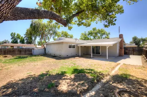 Exterior - 1645 Renn Ave, Clovis, CA 93611 photo 9 of 12